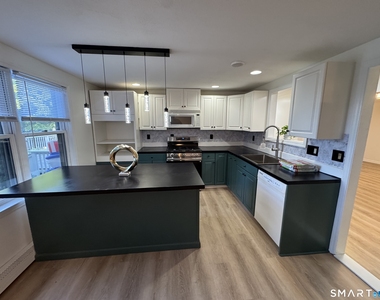 112 Woodbine Street - Photo Thumbnail 3