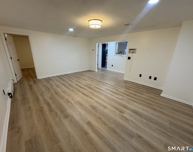 112 Woodbine Street - Photo Thumbnail 8