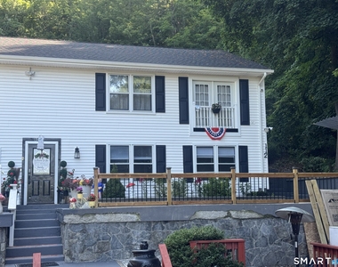 112 Woodbine Street - Photo Thumbnail 16