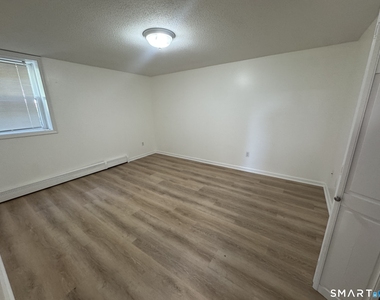 112 Woodbine Street - Photo Thumbnail 14