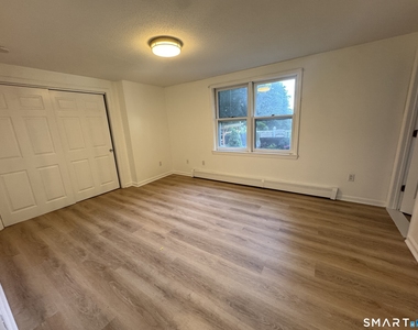 112 Woodbine Street - Photo Thumbnail 11