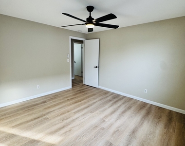 5 Walnut Street - Photo Thumbnail 6
