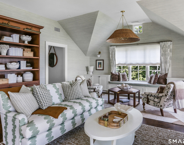30 Edgewater Hillside - Photo Thumbnail 11