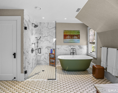 30 Edgewater Hillside - Photo Thumbnail 12