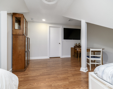 566 Newfield Avenue - Photo Thumbnail 17