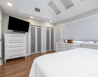 566 Newfield Avenue - Photo Thumbnail 10
