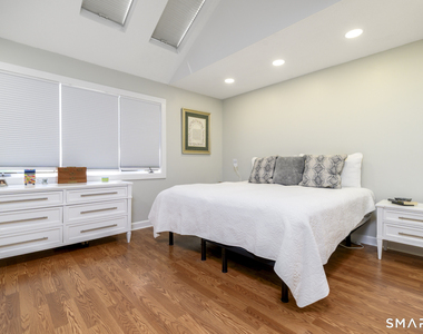 566 Newfield Avenue - Photo Thumbnail 9