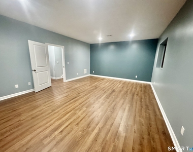 50 Lawrence Avenue - Photo Thumbnail 16