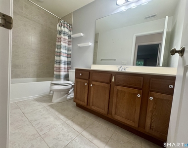 50 Lawrence Avenue - Photo Thumbnail 12