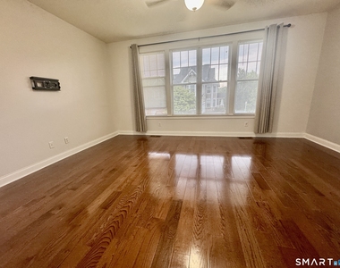 50 Lawrence Avenue - Photo Thumbnail 8