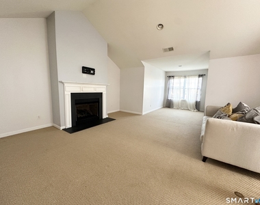 50 Lawrence Avenue - Photo Thumbnail 11