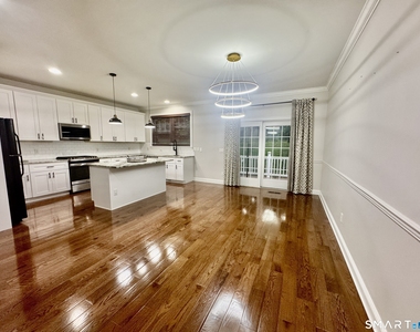 50 Lawrence Avenue - Photo Thumbnail 4