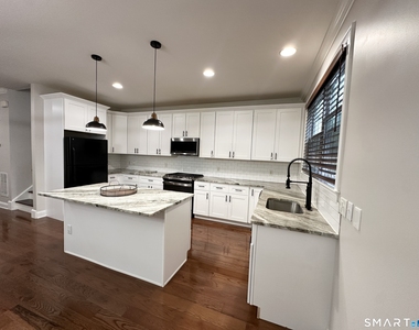 50 Lawrence Avenue - Photo Thumbnail 3