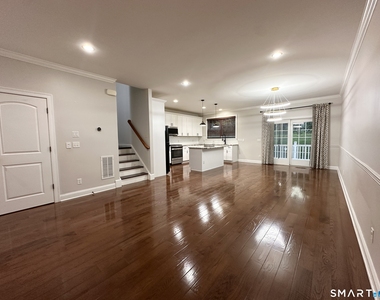 50 Lawrence Avenue - Photo Thumbnail 5