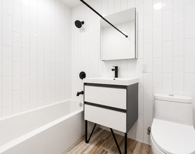 771 Lexington Avenue - Photo Thumbnail 4