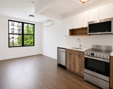 771 Lexington Avenue - Photo Thumbnail 2