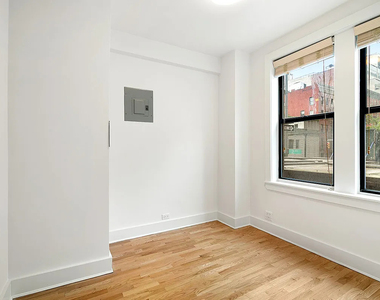 East 21st Street - Photo Thumbnail 6