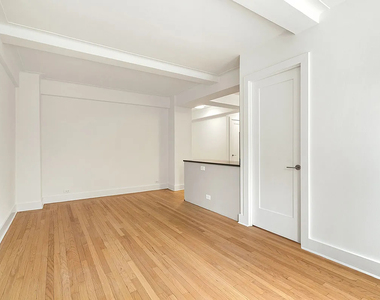 East 21st Street - Photo Thumbnail 4