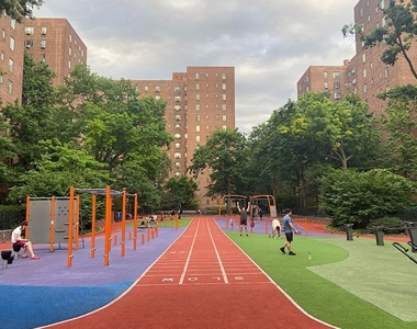 Avenue C - Photo Thumbnail 13