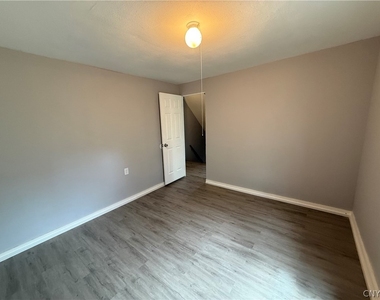 116 Alice Avenue - Photo Thumbnail 10