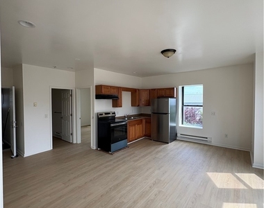 177 Exchange St - Photo Thumbnail 4