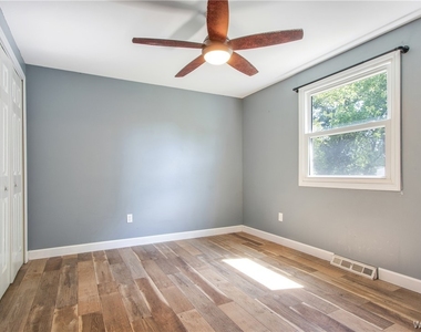 235 Robert Drive - Photo Thumbnail 13