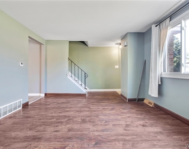 235 Robert Drive - Photo Thumbnail 2