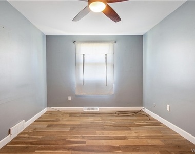 235 Robert Drive - Photo Thumbnail 11