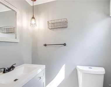 235 Robert Drive - Photo Thumbnail 7
