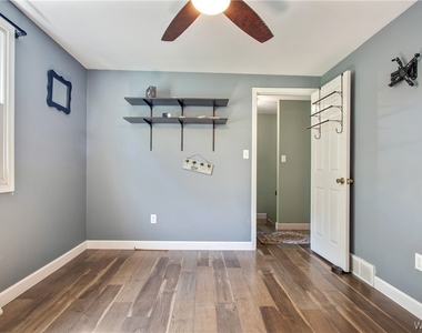 235 Robert Drive - Photo Thumbnail 14