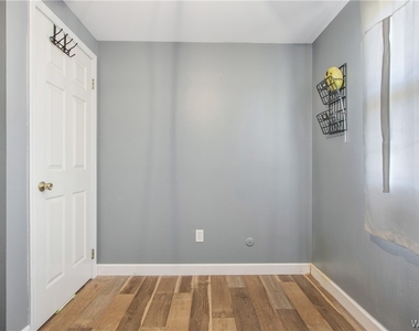 235 Robert Drive - Photo Thumbnail 10
