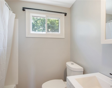 235 Robert Drive - Photo Thumbnail 8