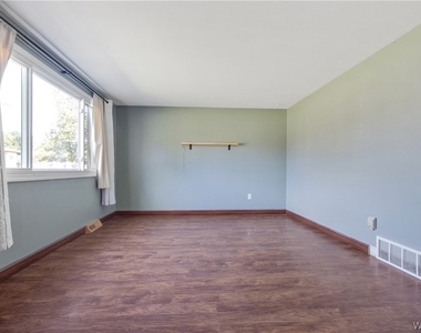 235 Robert Drive - Photo Thumbnail 3