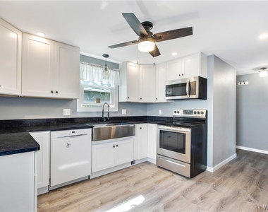 235 Robert Drive - Photo Thumbnail 5