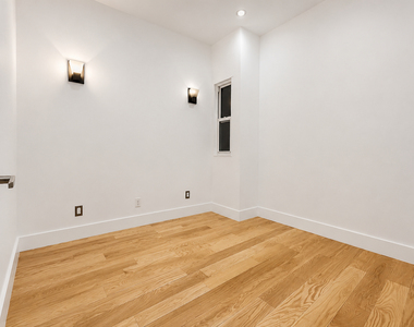 277 Menahan Street - Photo Thumbnail 3