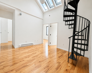 324 Melrose Street - Photo Thumbnail 5