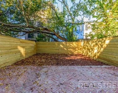 1406 Lincoln Pl - Photo Thumbnail 9