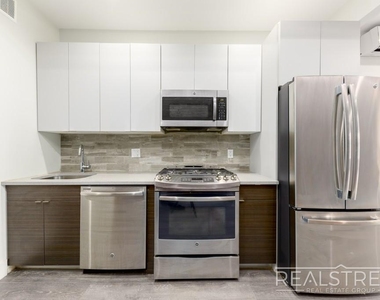481 Hicks St - Photo Thumbnail 2