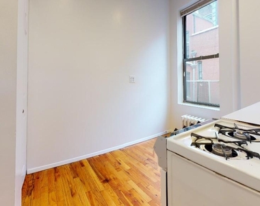 East 73rd Street - Photo Thumbnail 4