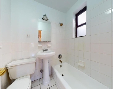 East 93 Street - Photo Thumbnail 4
