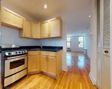 East 93 Street - Photo Thumbnail 2