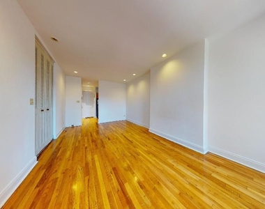 East 93 Street - Photo Thumbnail 1