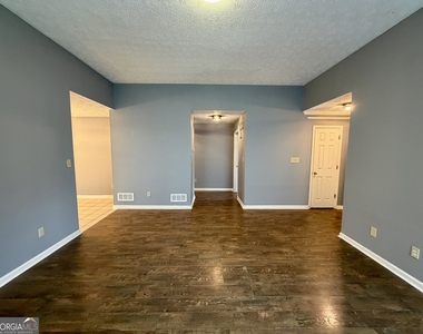 105 Waterford Way - Photo Thumbnail 4