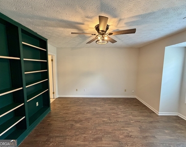 105 Waterford Way - Photo Thumbnail 10