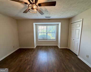 105 Waterford Way - Photo Thumbnail 12