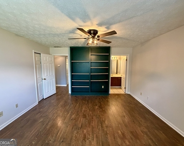 105 Waterford Way - Photo Thumbnail 11