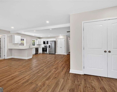 955 Columbia Drive - Photo Thumbnail 3