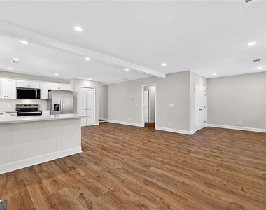 955 Columbia Drive - Photo Thumbnail 12