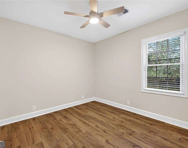 955 Columbia Drive - Photo Thumbnail 16