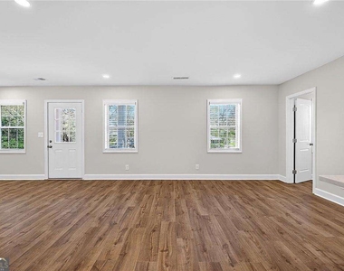 955 Columbia Drive - Photo Thumbnail 8